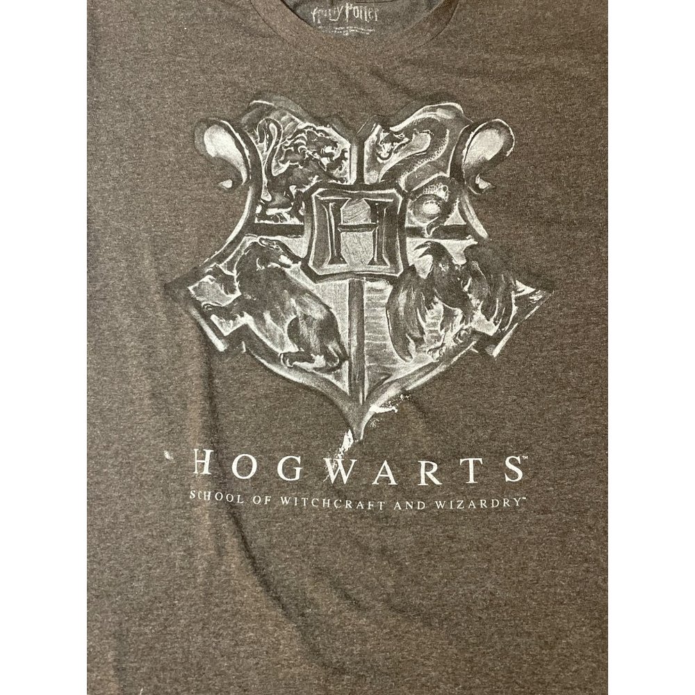 Harry Potter Hogwarts Crest Shirt Loot‎ Crate Size Large Wizarding World Fantasy
